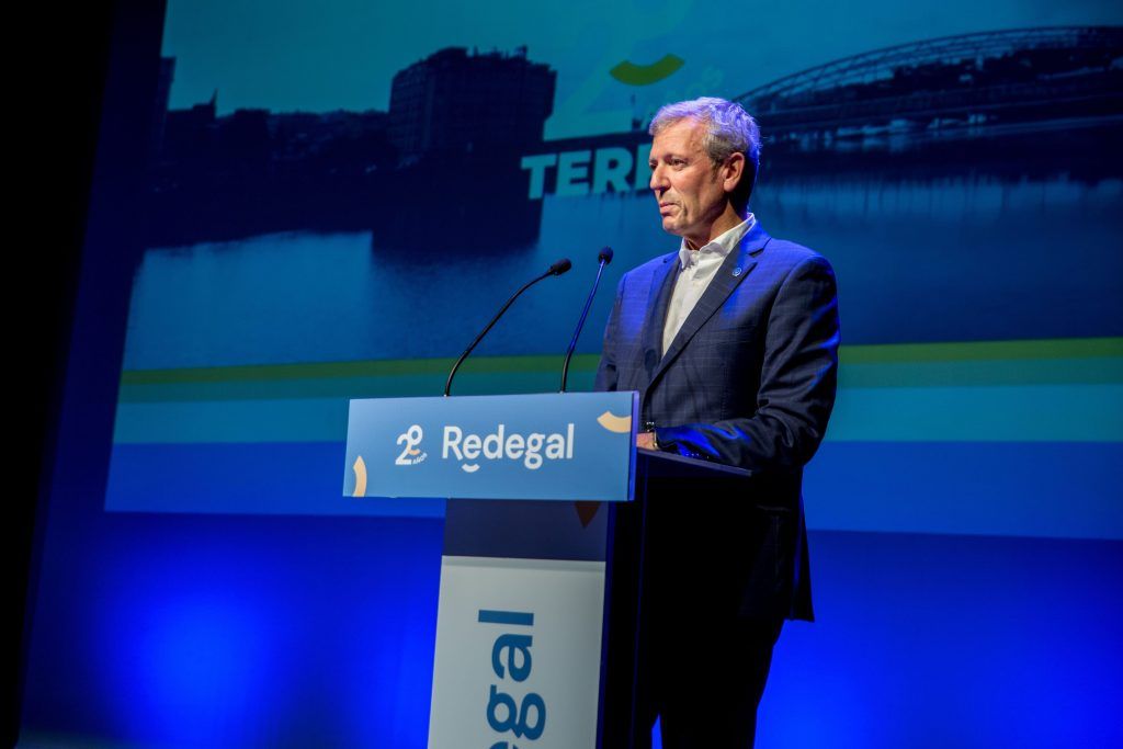 Alfonso Rueda pronunciando un discurso por los 20 años de Redegal